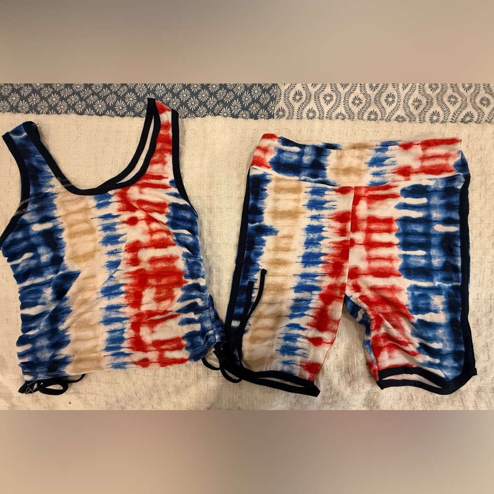 🎀 $10 or 3 / $25 🛍️ Tie-Dye Tank and Shorts Set size Large EUC!